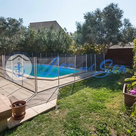 Maison Flamants Roses Avec Piscine