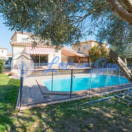 Maison Flamants Roses Avec Piscine Holiday home *