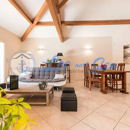 Maison Flamants Roses Avec Piscine Holiday home